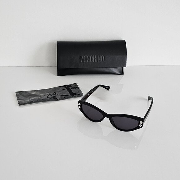MOSCHINO Cat eye sunglasses with rhinestones NWOT! ๐๐๐ - Picture 2 of 15